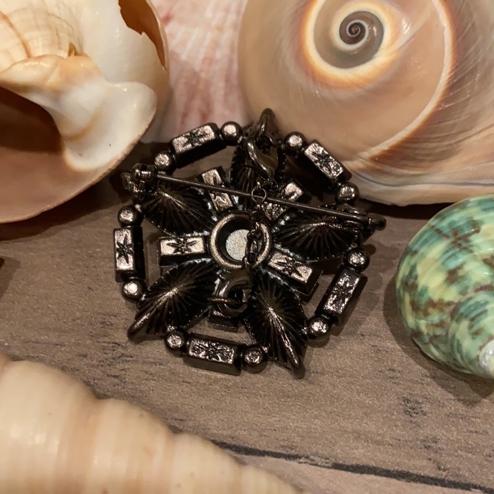 Premier Designs Brooch - Picture 3 of 15